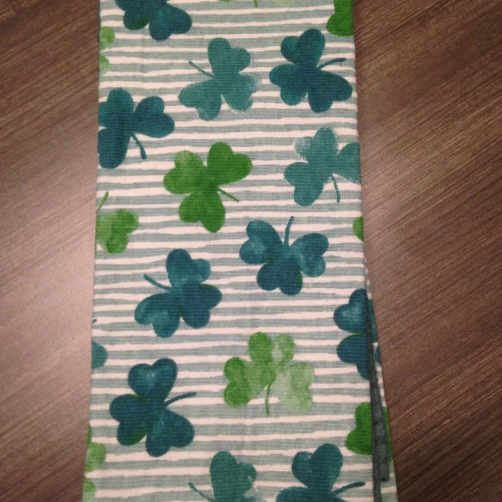 NWT St. Patrick's Day motif Kitchen Towel Set of 3. Shamrocks. - Picture 7 of 13